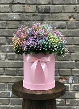 Цветочная композиция из Гипсофила и Розы в шляпной коробке в Рышково