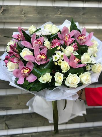 Букет цветов из: Розы и Хризантемы в Рышково