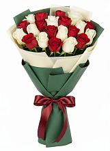 Букет Микс из красных и белых роз в Рышково