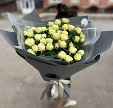 Букет Белые кустовые розы Солинеро в Рышково