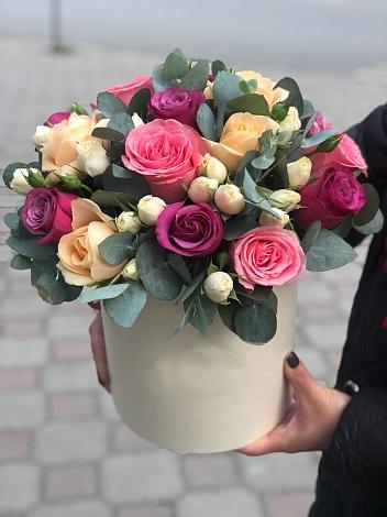 Цветочная композиция из Розы в шляпной коробке в Рышково