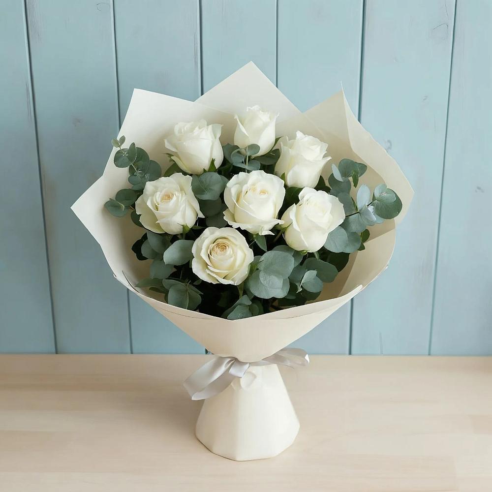 Букет Белые розы в Эвкалипте в Рышково