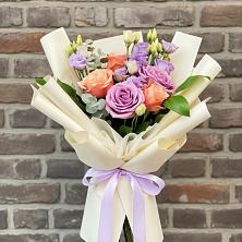 Букет цветов из:  Лизиантусы и Розы в Рышково