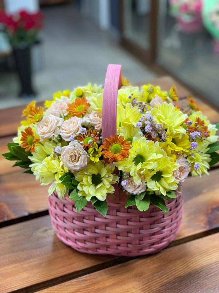 Цветочная композиция из Хризантемы и Розы в корзине в Рышково