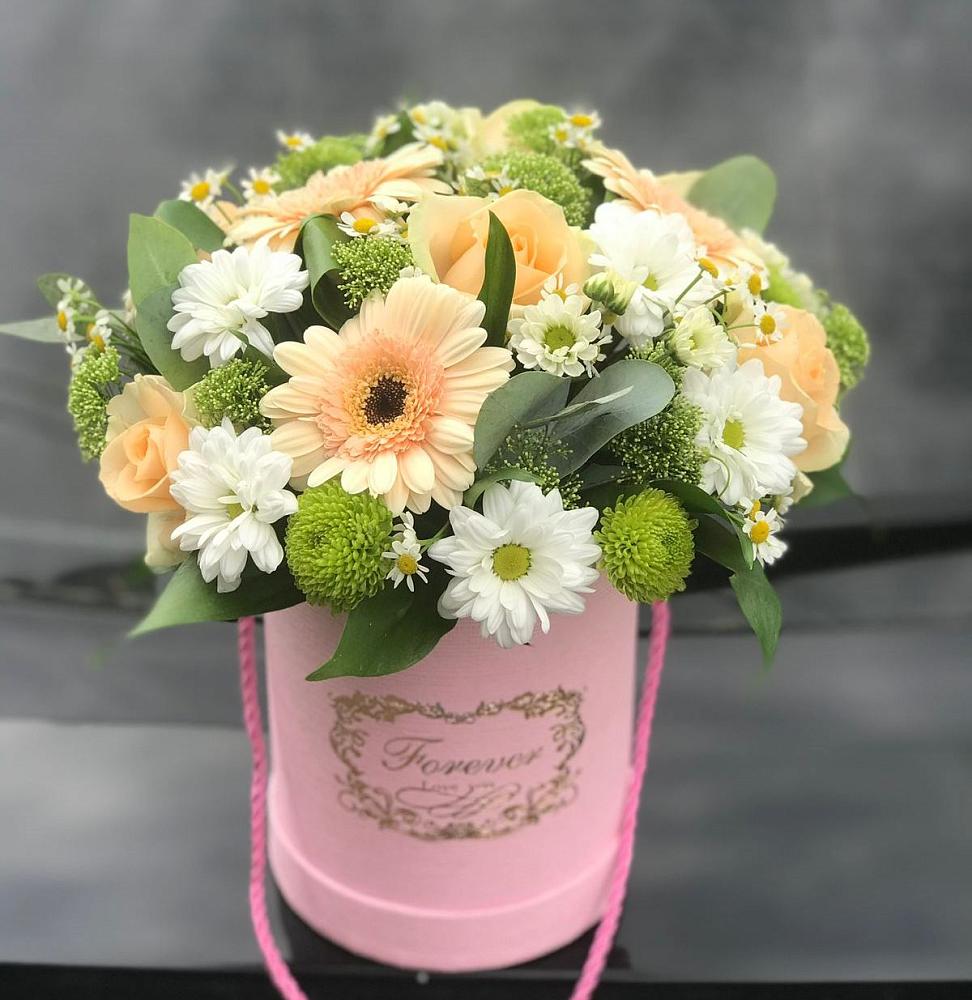 Цветочная композиция из Розы, Герберы и Хризантемы в шляпной коробке в Рышково